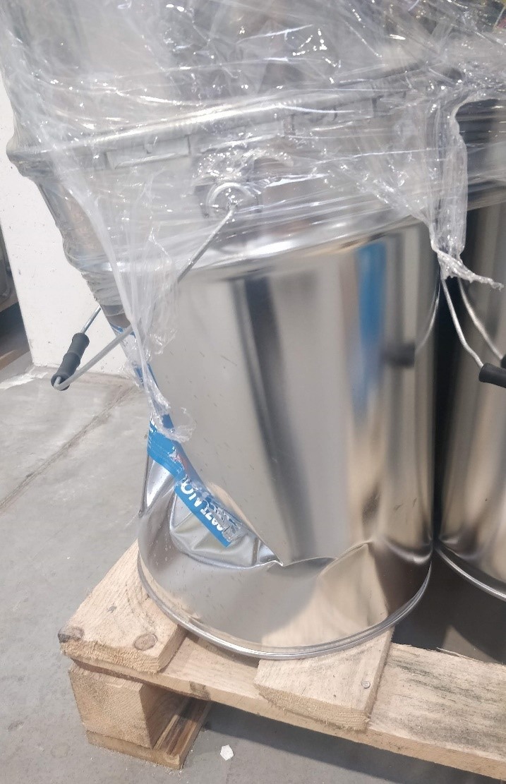 20L metallhink överkörd av skåpbil